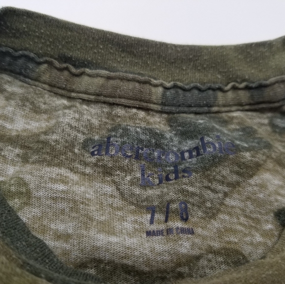 Abercrombie Kids T-Shirt, Boys Size 7/8, Green Camo - Picture 2 of 4